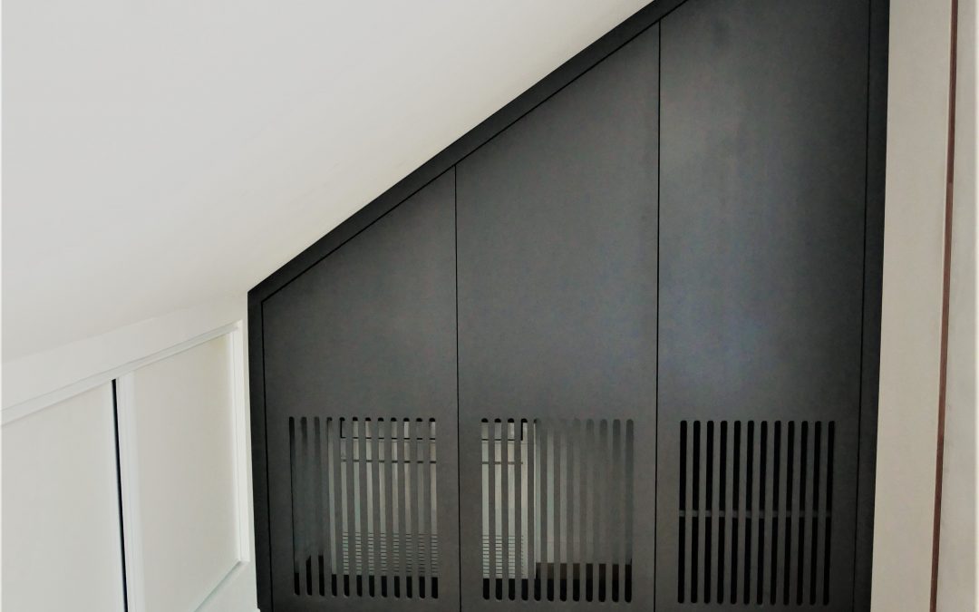Dressing sur mesure contemporain en médium noir