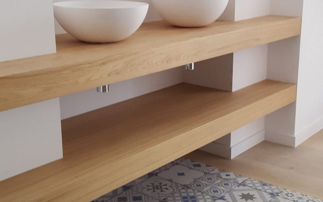 Plan de travail de salle de bains épais en chêne finition chêne naturel