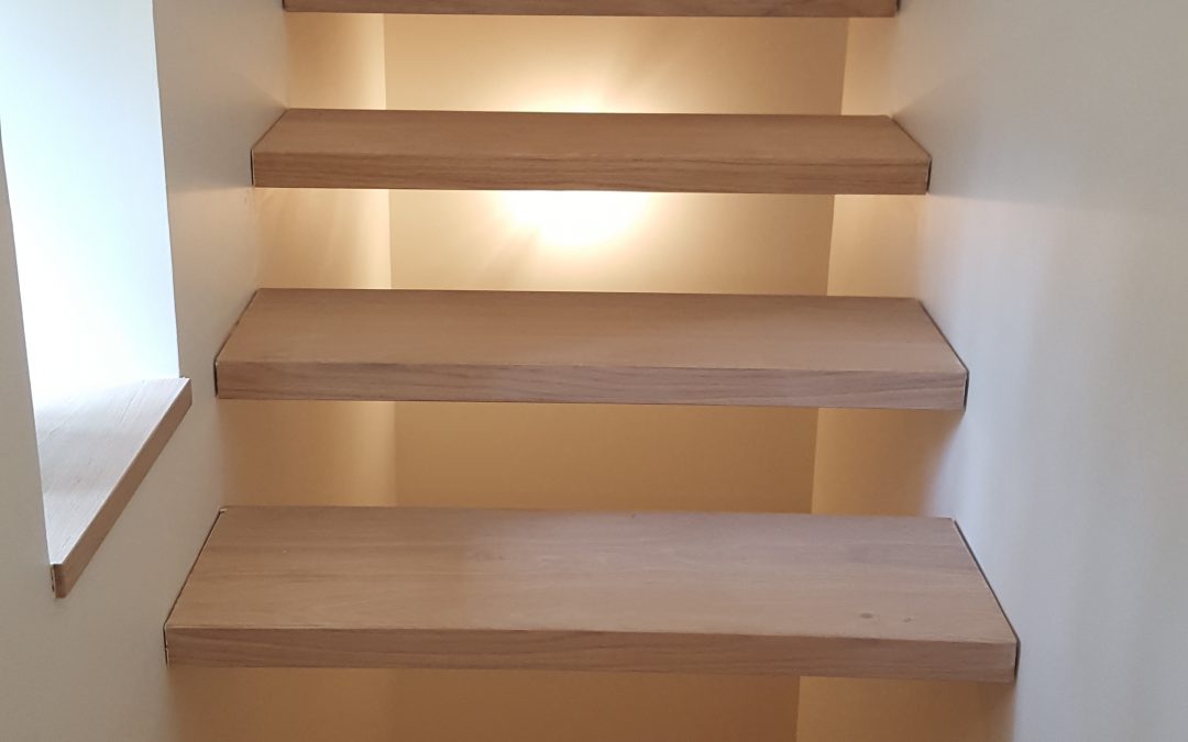 Escalier sur mesure suspendu
