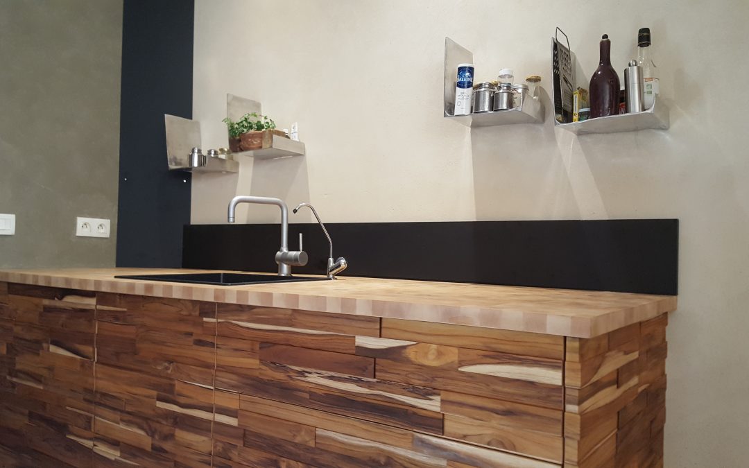 Cuisine sur mesure avec façades en Tek Birman